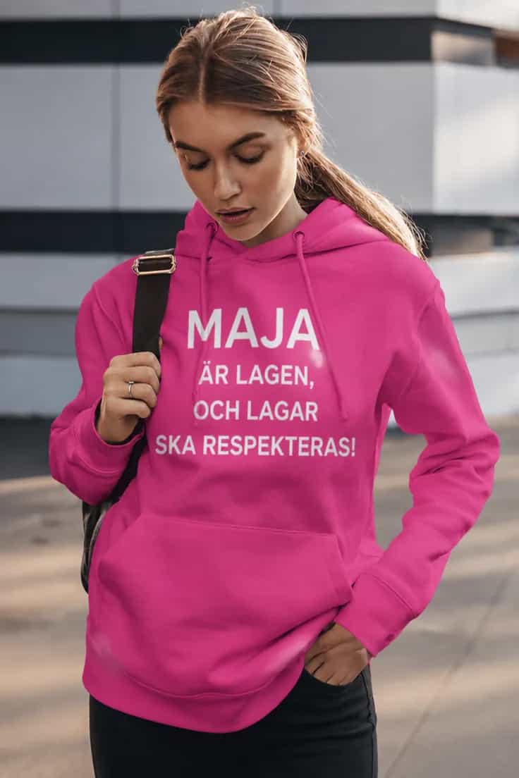 Tröja Jag är lagen med namn – MAJA ÄR LAGEN