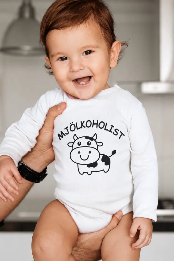 Baby body med text MJÖLKOHOLIST