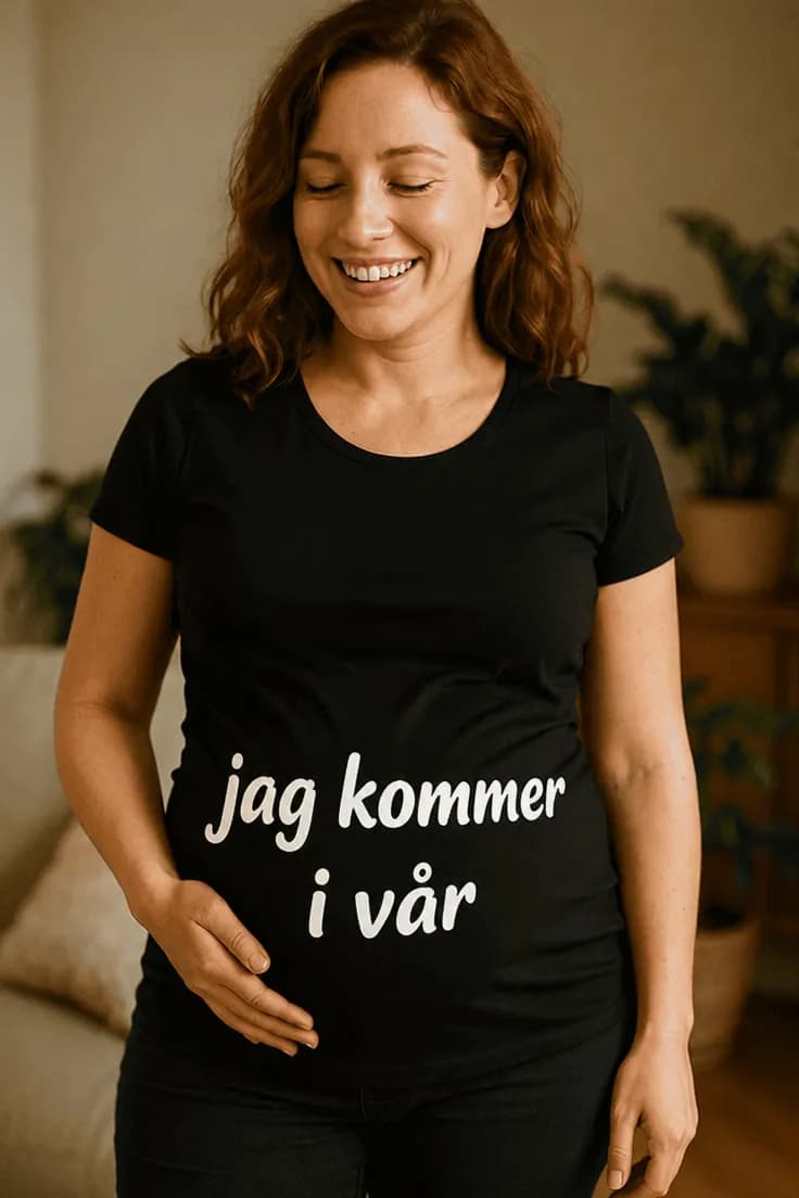 Gravid t-shirt Kommer i vår – jag kommer i vår