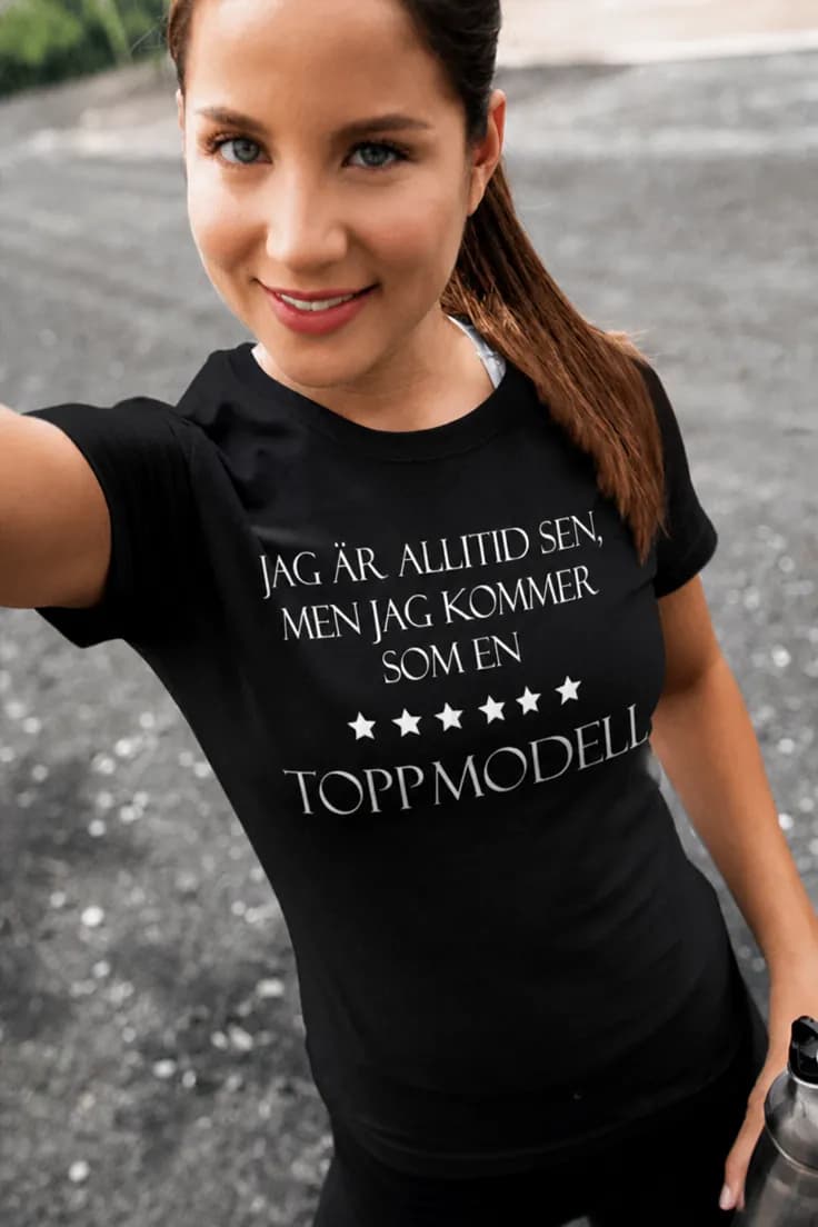 Rolig t-shirt Alltid sen toppmodell – JAG ÄR ALLTID