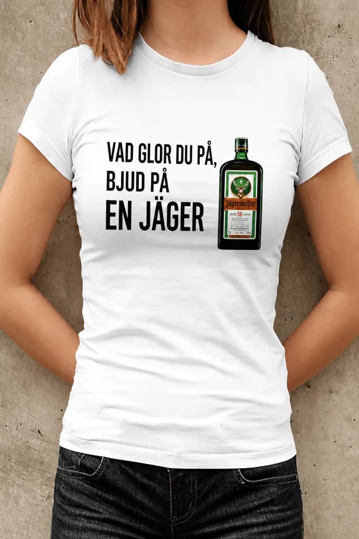Rolig t-shirt Bjud på en jäger – VAD GLOR DU PÅ,