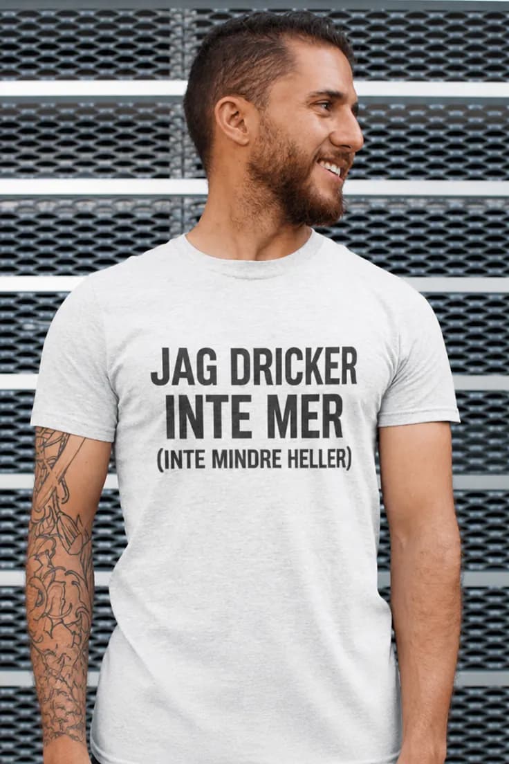 Rolig t-shirt Dricker inte mer