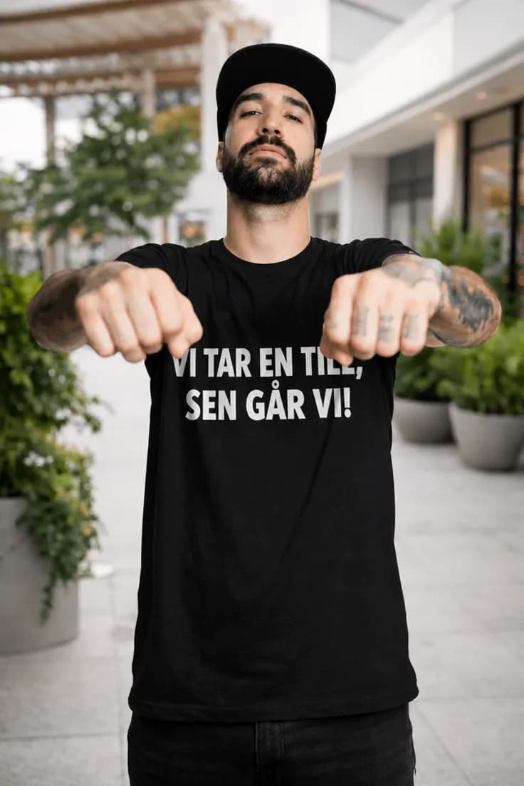 Rolig t-shirt En till sen går vi – VI TAR EN TILL,