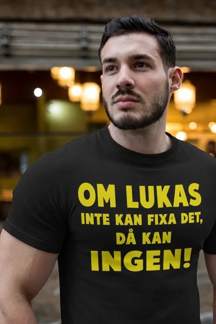 Rolig t-shirt Fixar allt med namn – OM LUKAS INTE KAN
