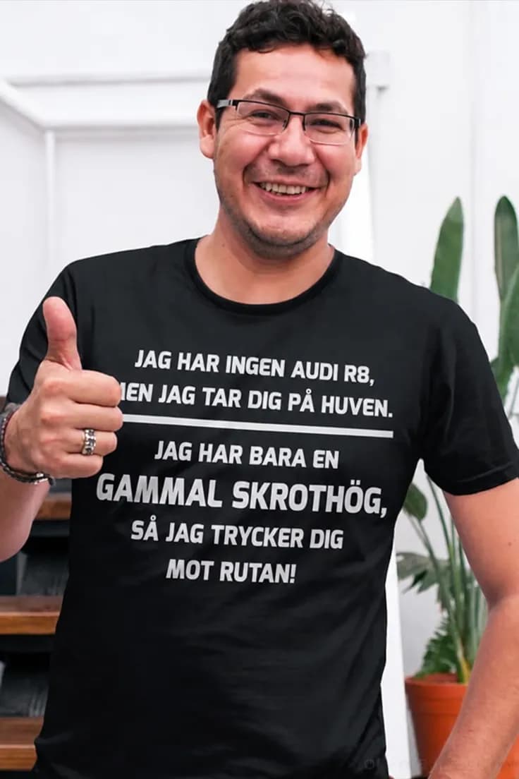 Rolig t-shirt Gammal skrothög – JAG HAR INGEN AUDI R8,