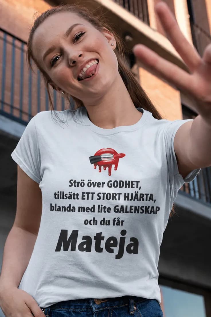 Rolig t-shirt godhet med namn – Strö över GODHET