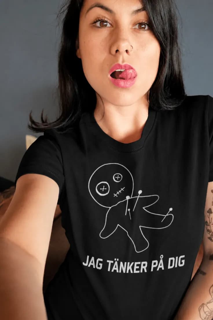 Rolig t-shirt Jag tänker på dig – JAG TÄNKER PÅ DIG