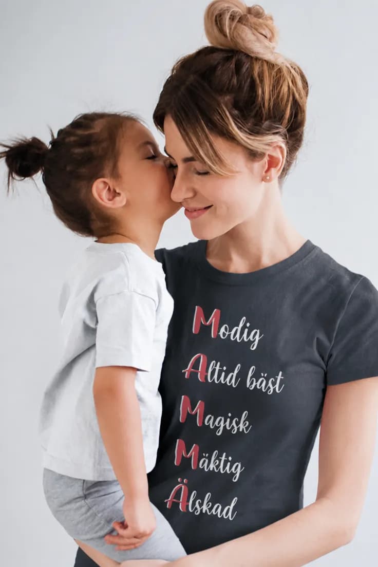Rolig t-shirt Mamma initialer – Modig Alltid bäst