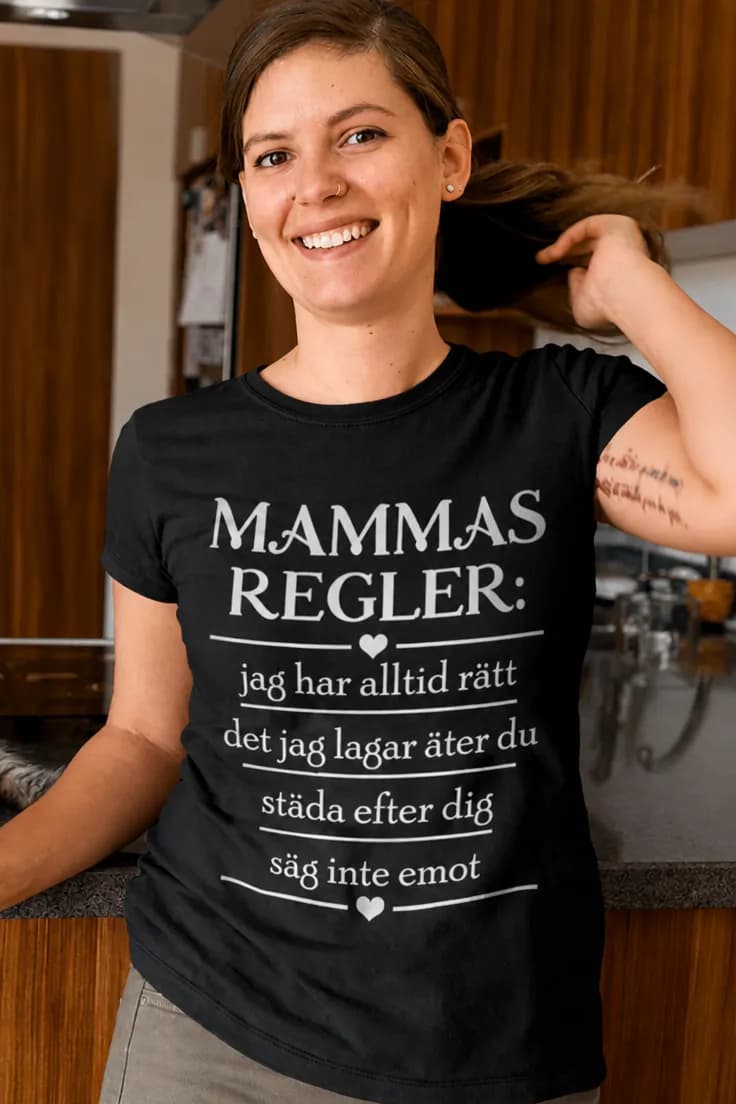 Rolig t-shirt Mammas regler – MAMMAS REGLER: