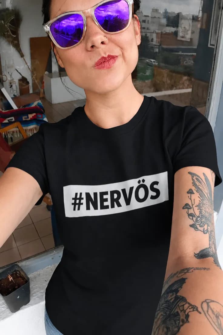 Rolig t-shirt Nervös – #NERVÖS