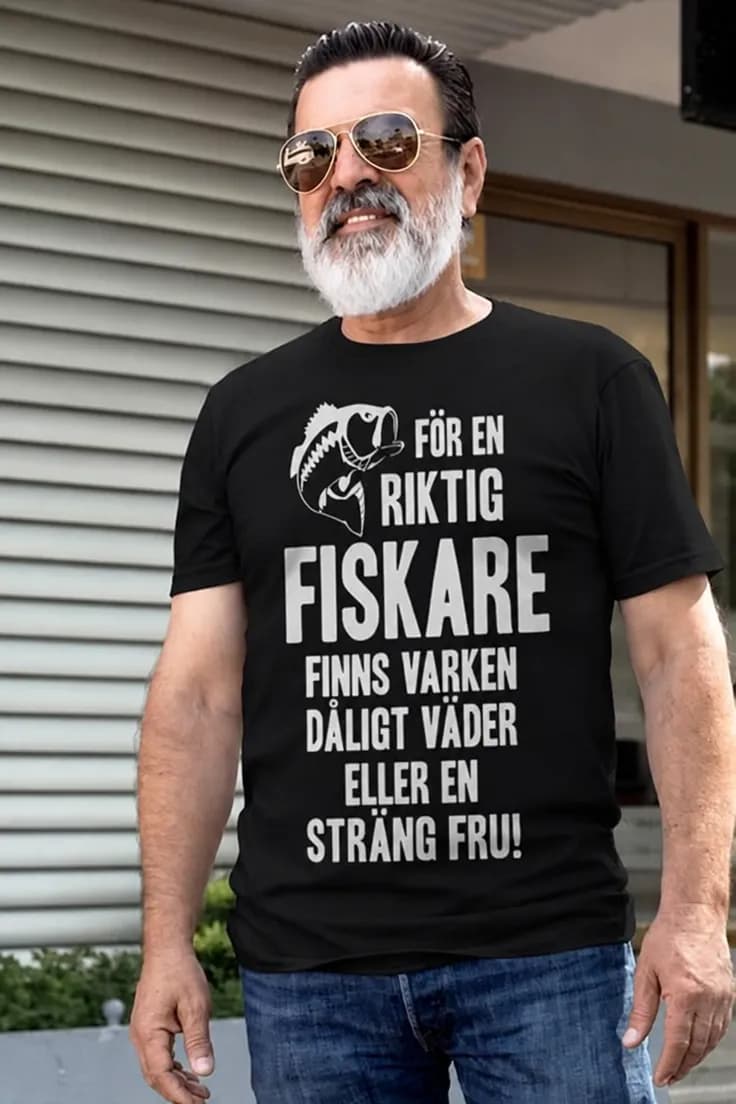 Rolig t-shirt Riktig fiskare – FÖR EN RIKTIG FISKARE