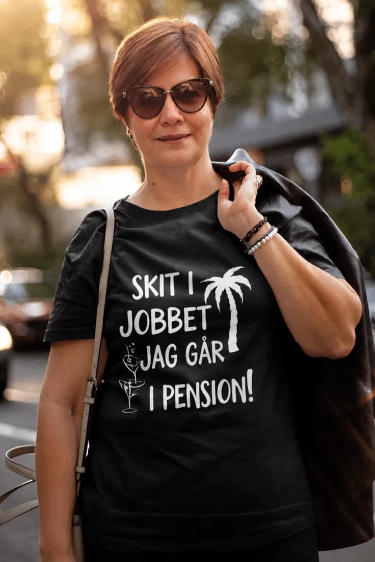 Rolig t-shirt Skit i jobbet pension – SKIT I JOBBET