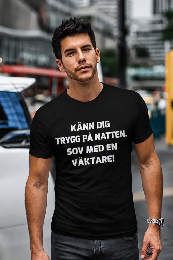 Rolig t-shirt Sov med en väktare | KÄNN DIG TRYGG