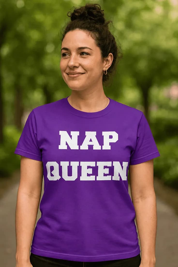 Rolig t-shirt Tupplursdrottning – NAP QUEEN