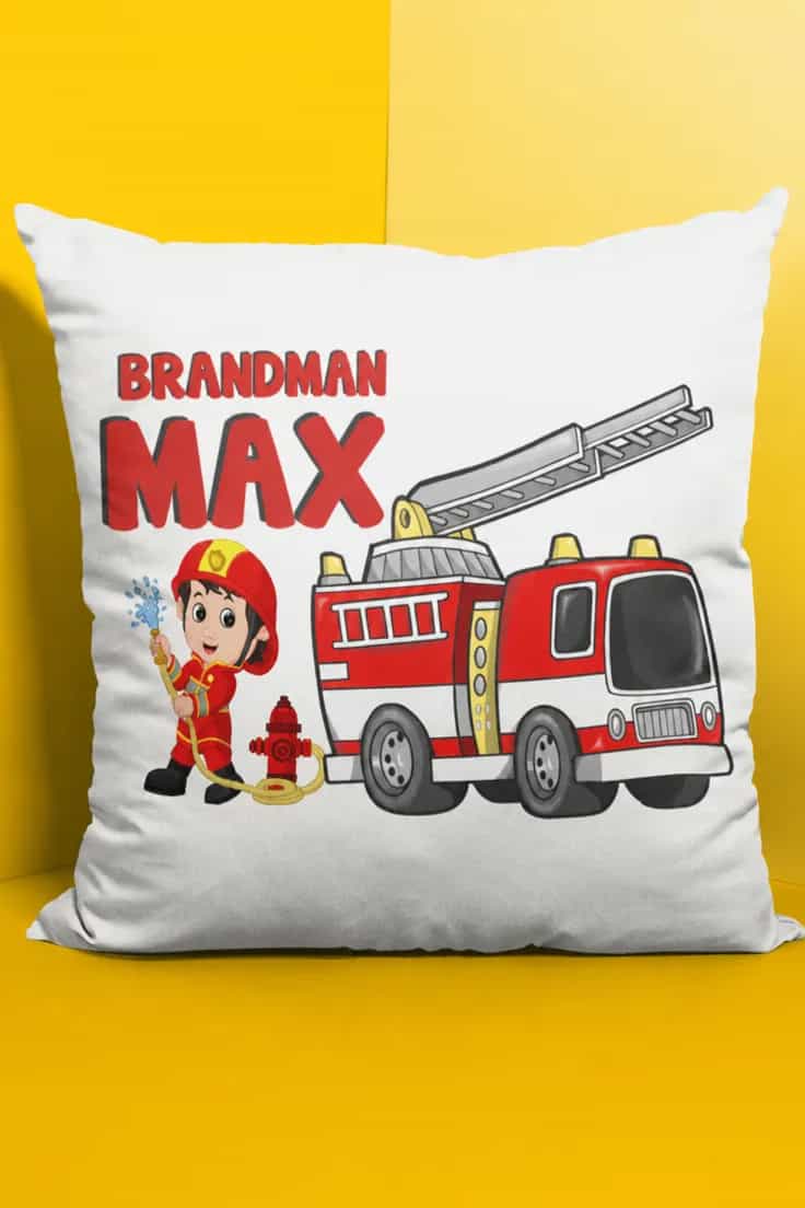 Dekorativ kudde barnbrandman med namn BRANDMAN