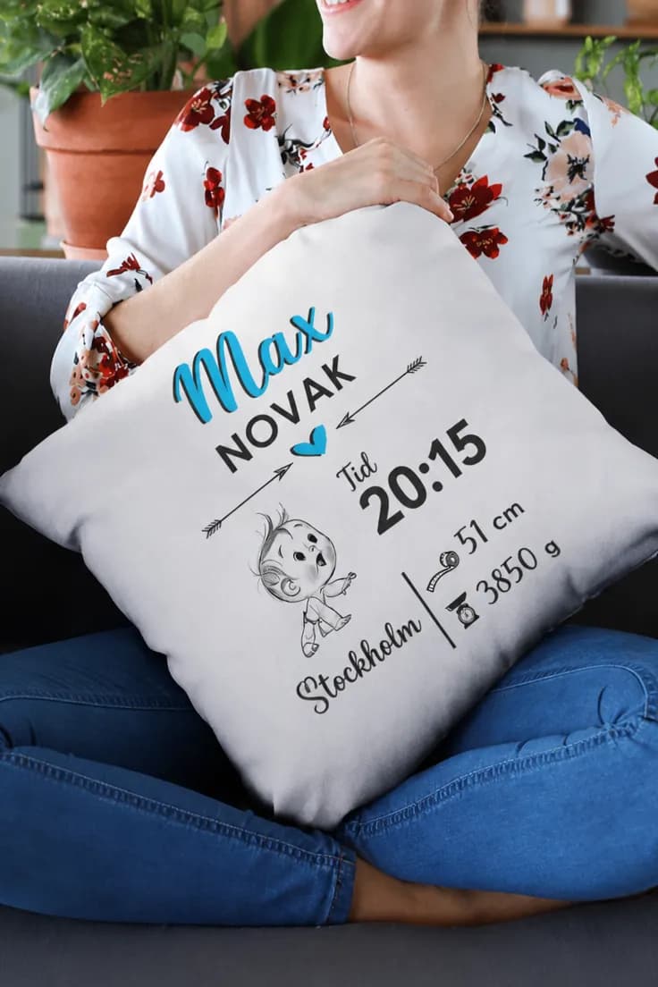 Dekorativ kudde Födelseinfo med namn – Max NOVAK