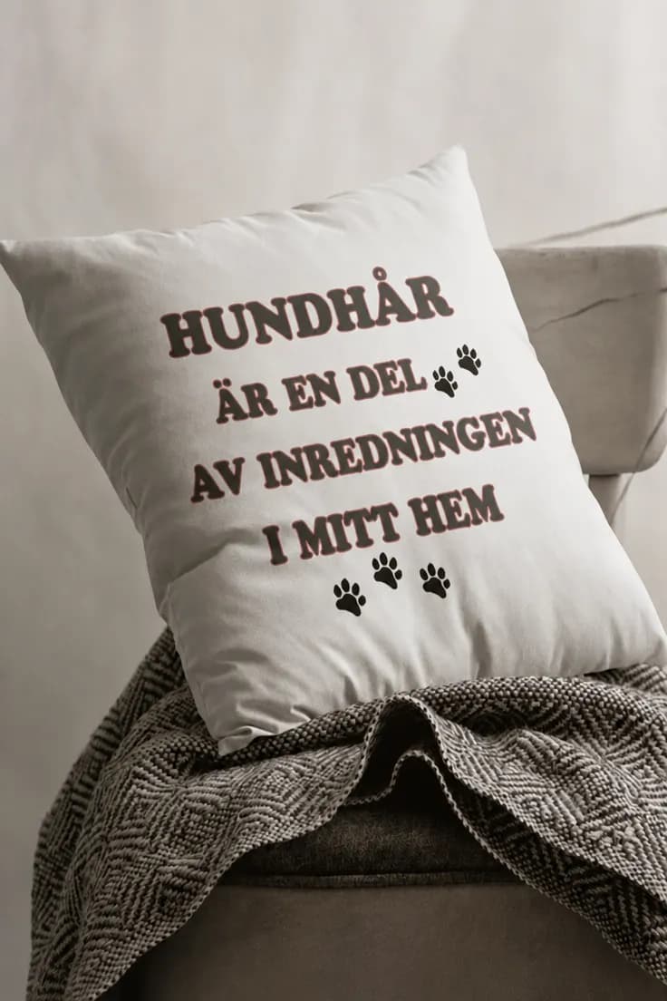 Dekorativ kudde Hundhår hemma – HUNDHÅR ÄR EN DEL