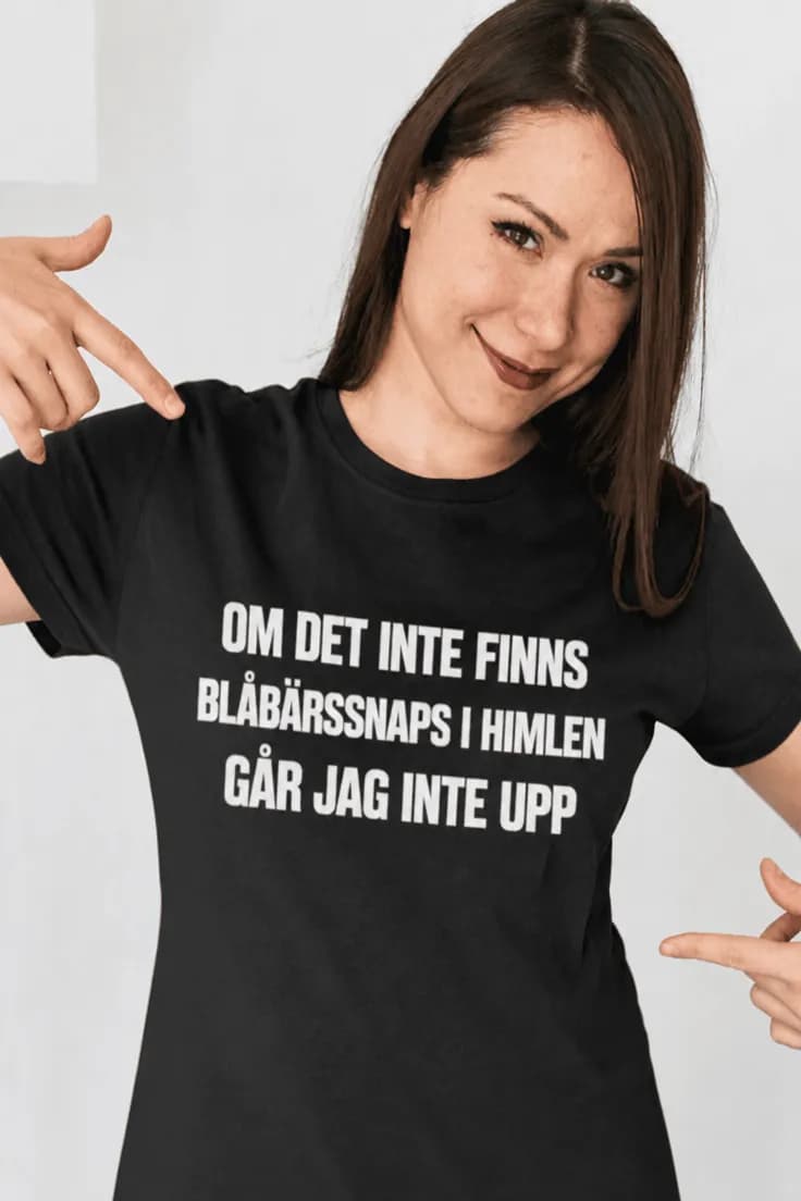 Rolig t-shirt Blåbärssnaps i himlen
