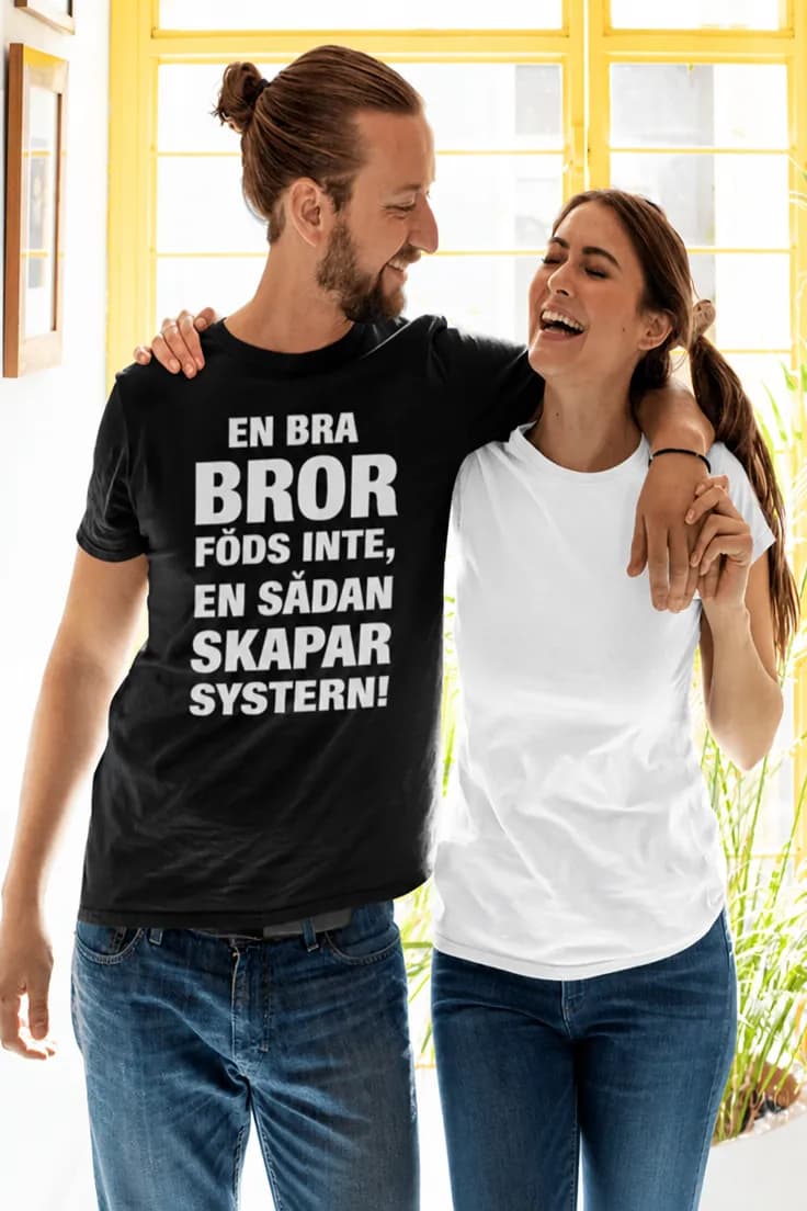 Rolig t-shirt Bra bror skapas av syster