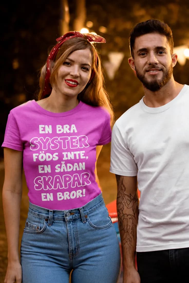 Rolig t-shirt Bra syster skapas av bror