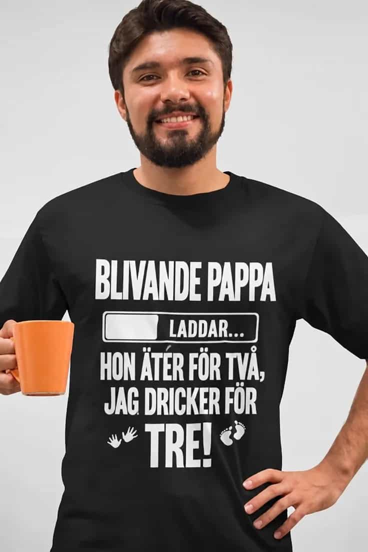 Rolig t-shirt Dricker för tre – BLIVANDE PAPPA