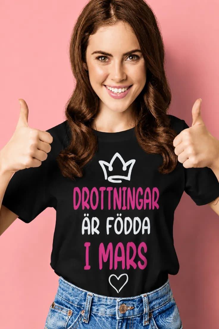 T-shirt Drottningar födda i mars – med valfri månad