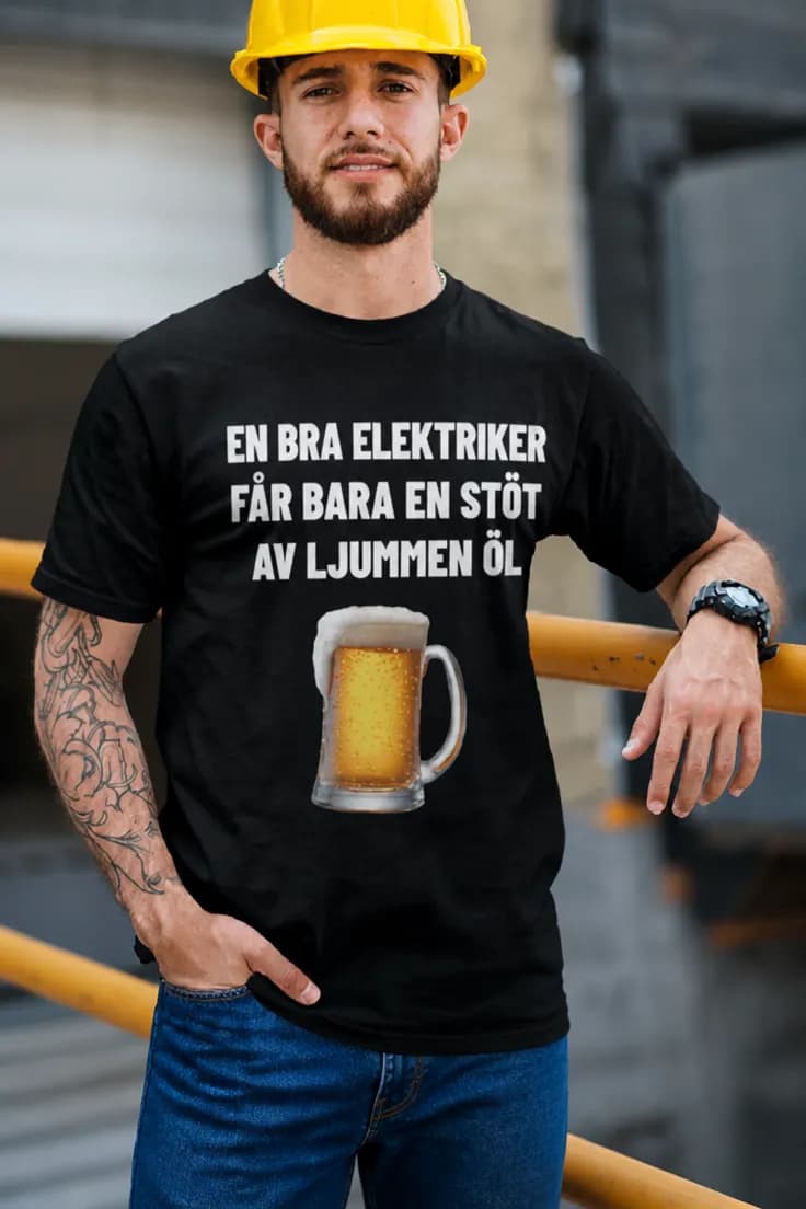 Rolig t-shirt Elektriker och ljummen öl – EN BRA
