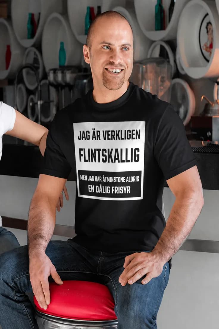 Rolig t-shirt Flintskallig utan dålig frisyr