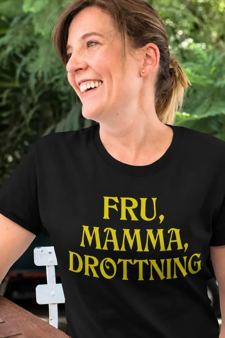 Rolig t-shirt Fru mamma drottning – FRU, MAMMA,