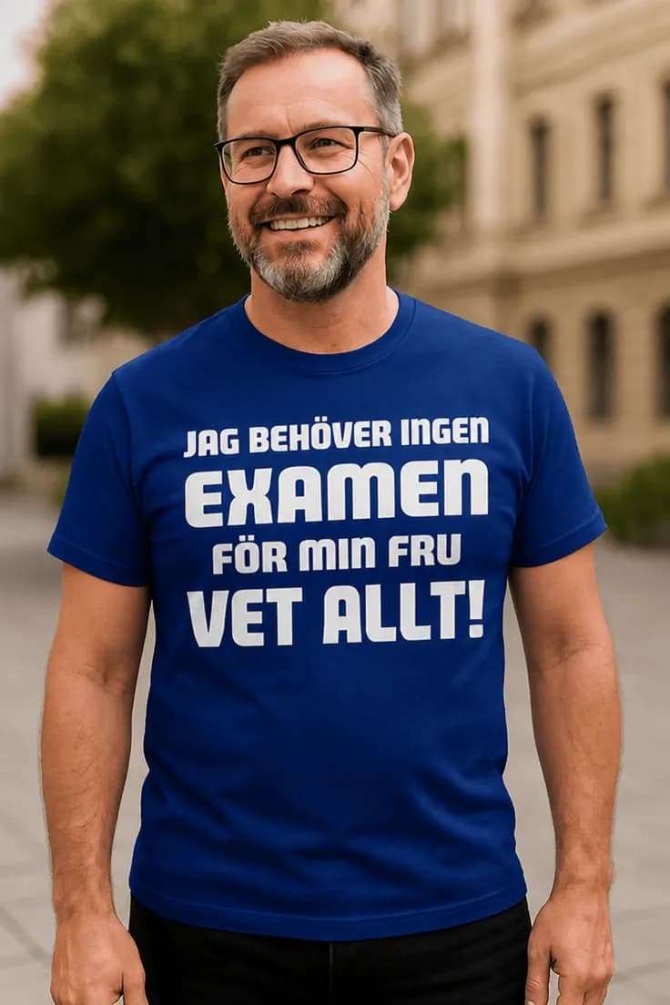 Rolig t-shirt Frun vet allt – JAG BEHÖVER INGEN