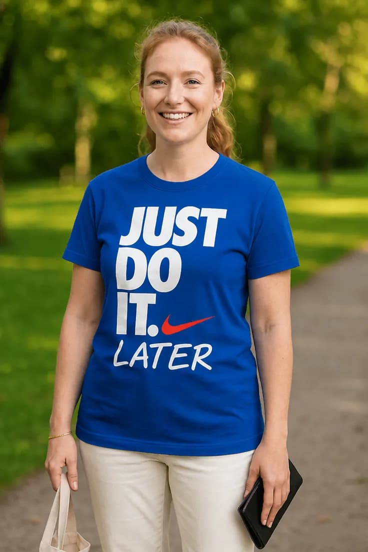 Rolig t-shirt Gör det senare – JUST DO IT. LATER.