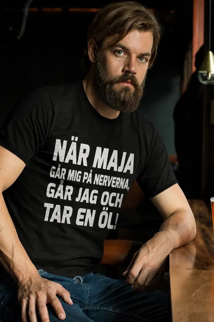 Rolig t-shirt Går mig på nerverna med namn