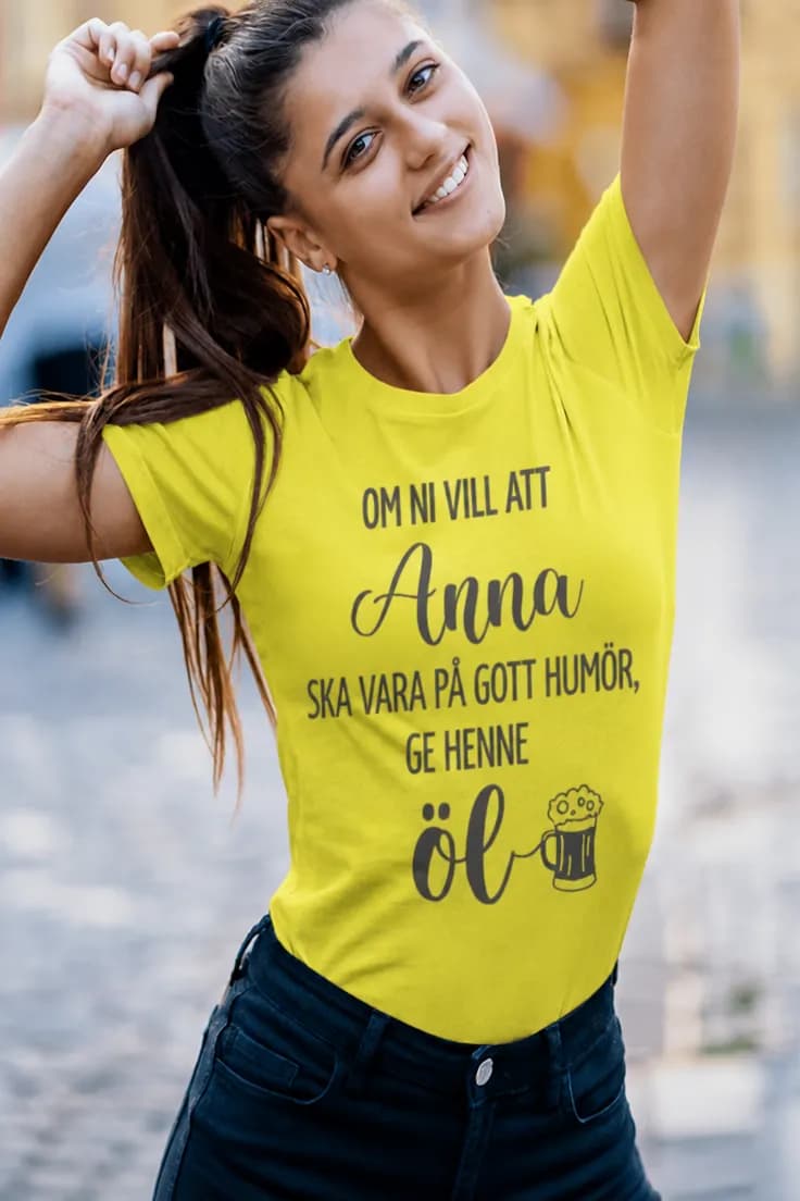 Rolig t-shirt Ge henne öl med namn | Anna