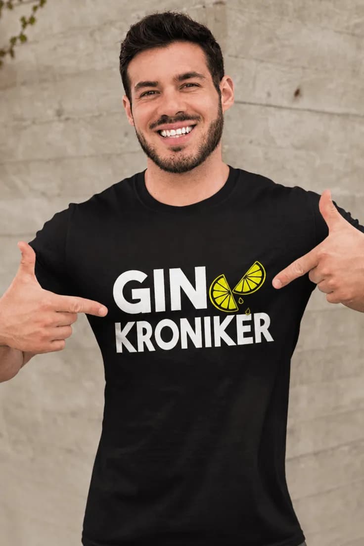 Rolig t-shirt Gin kroniker – GIN KRONIKER