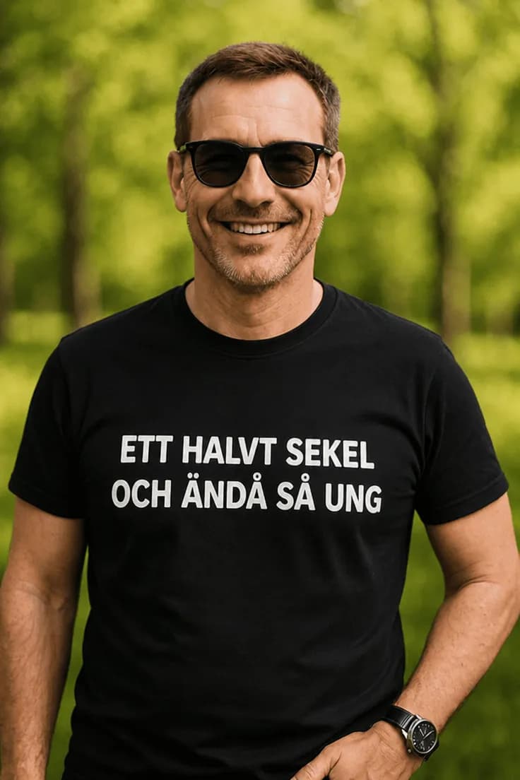 Rolig t-shirt Halvt sekel ung | ETT HALVT SEKEL