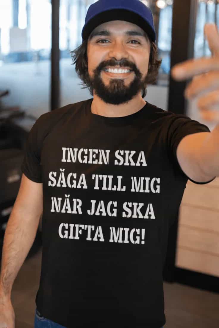 Rolig t-shirt Ingen bestämmer giftermålet