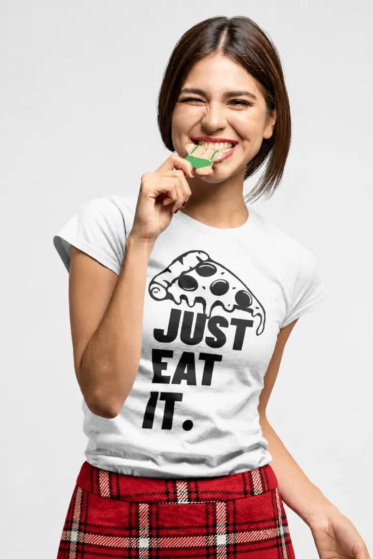 Rolig t-shirt Just eat it pizza – JUST EAT IT.