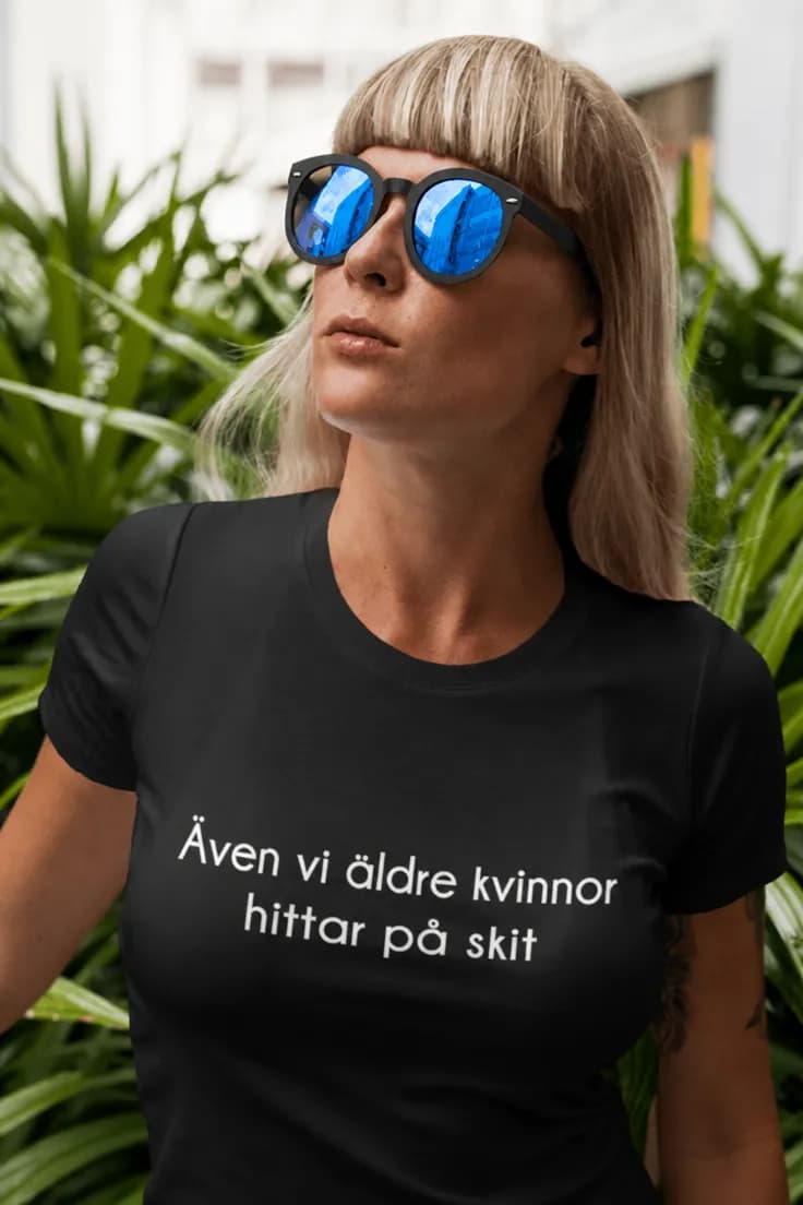 Rolig t-shirt Äldre kvinnor gör bus – Även vi äldre