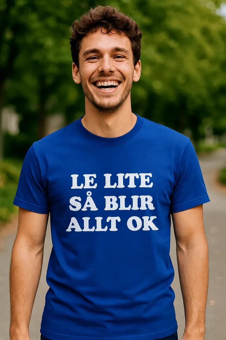Rolig t-shirt Le lite allt blir ok – LE LITE SÅ BLIR