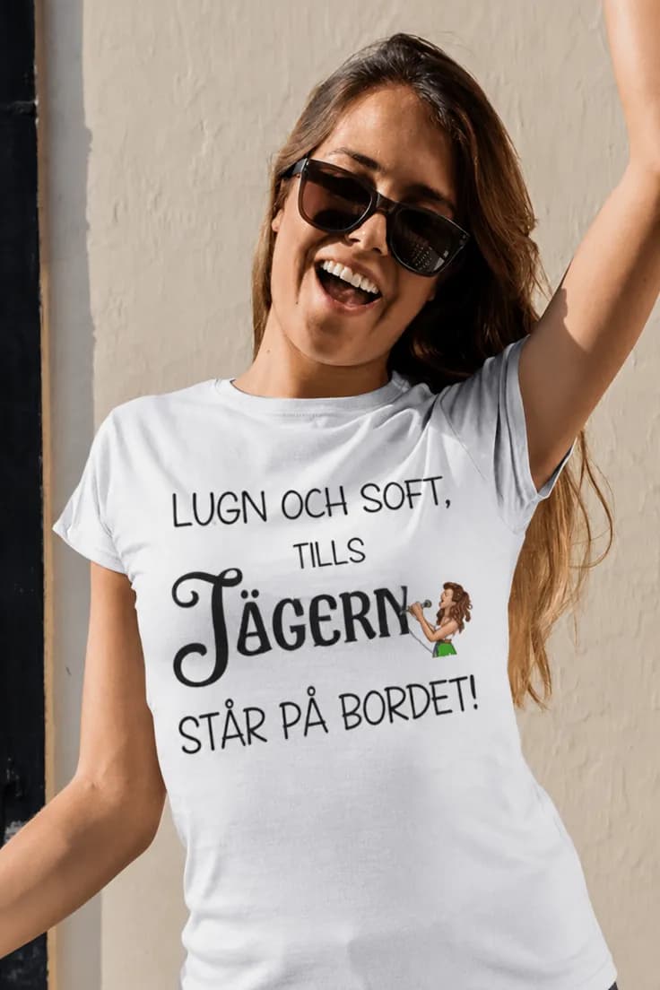 Rolig t-shirt Lugn tills Jägern är på bordet