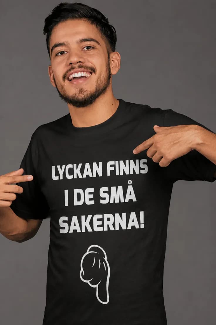 Rolig t-shirt Lyckan finns i små saker – LYCKAN