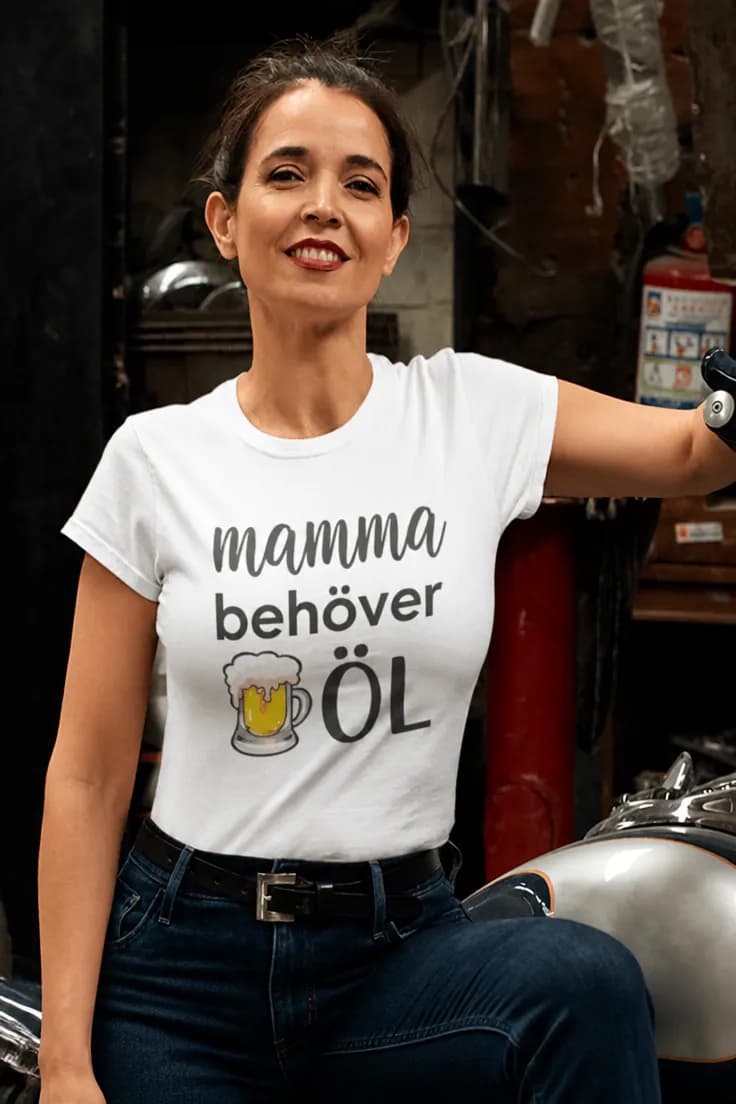 Rolig t-shirt Mamma behöver öl – mamma behöver ÖL