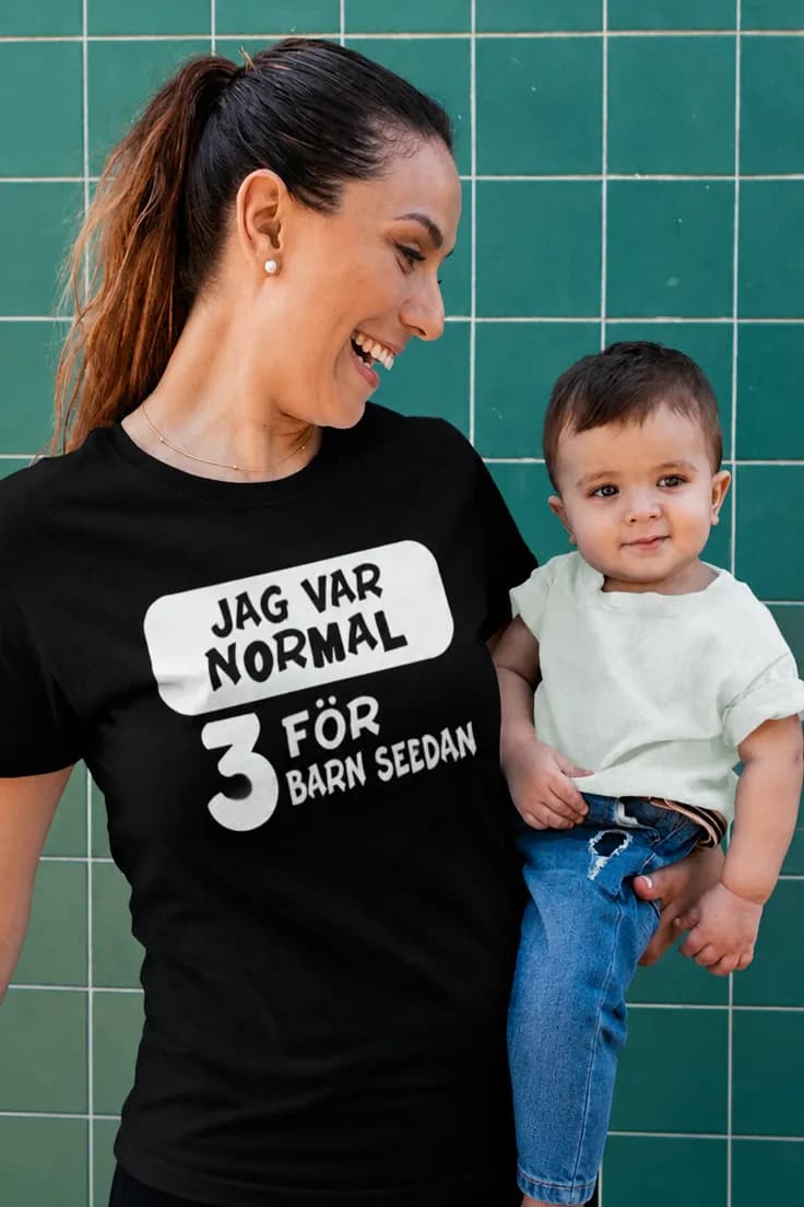 Rolig t-shirt Normal för tre barn sedan