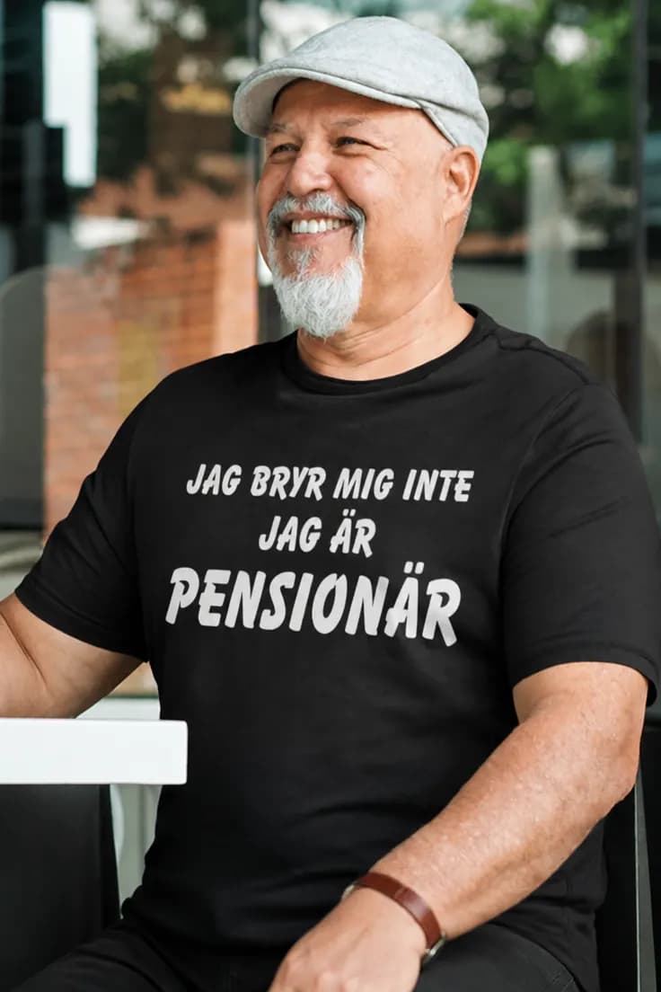 Rolig t-shirt Pensionär bryr sig inte