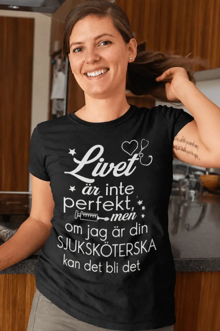 Rolig t-shirt Perfekt sjuksköterska – Livet är inte