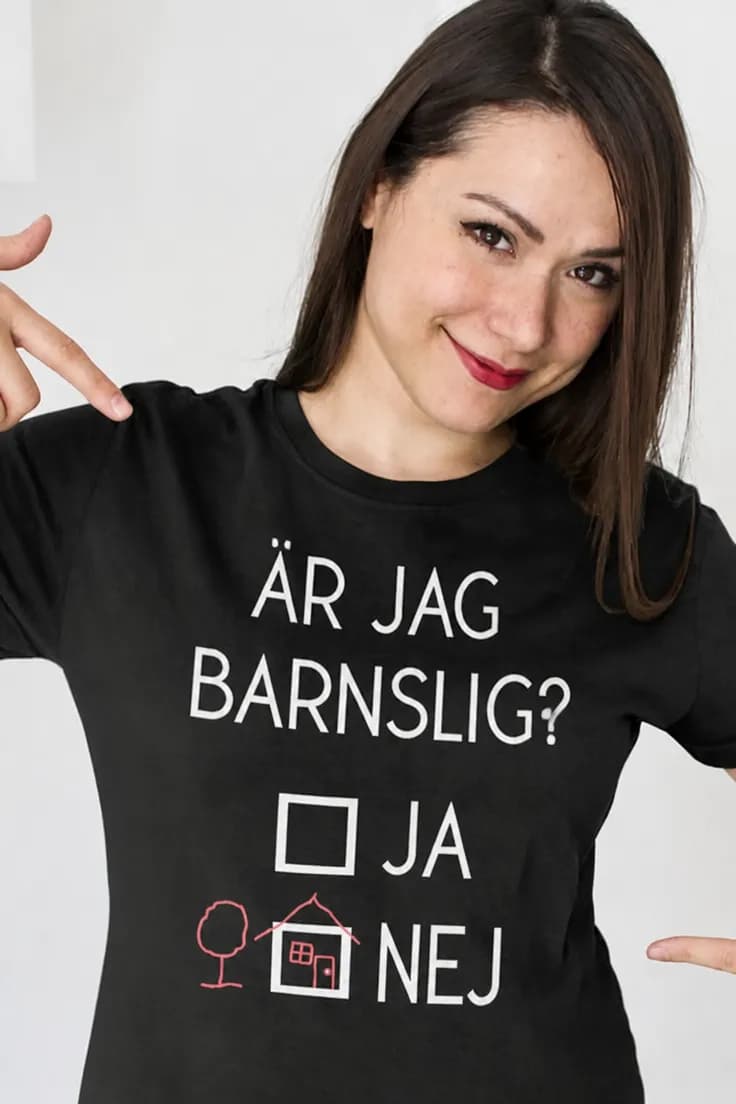 Rolig t-shirt Är jag barnslig – ÄR JAG BARNSLIG?