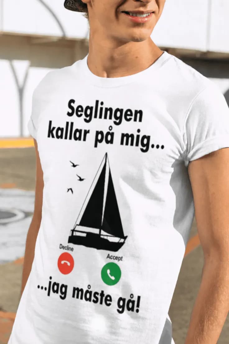 Rolig t-shirt Seglingen kallar jag måste gå