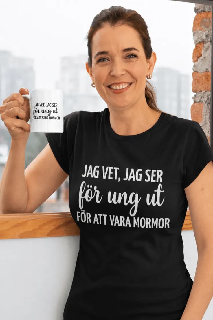 Rolig t-shirt Ser ung ut som mormor