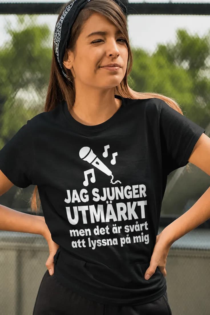Rolig t-shirt Sjunger utmärkt – JAG SJUNGER