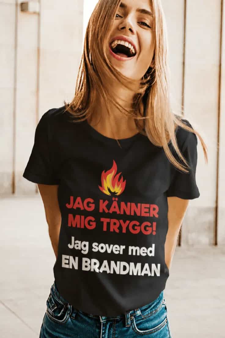 Rolig t-shirt Sover med brandman – JAG KÄNNER MIG TRYGG!